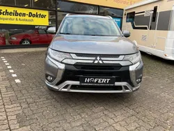 Grau Gebraucht 2019 Mitsubishi Outlander P-HEV Basis SUV | 22.900 € (Fairer Preis)