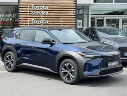 Blau Neu 2025 Toyota Matrix SUV | 41.490 €