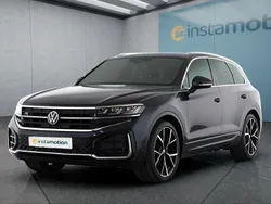 Blau Gebraucht 2024 VW Touareg SUV | 73.899 € (Teuer)