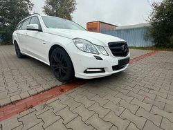 Weiß Gebraucht 2010 Mercedes E250 Kombi | 3.390 €