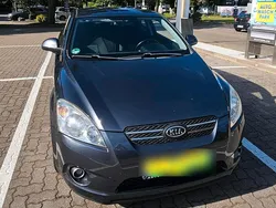 Grau Gebraucht 2010 Kia Ceed Coupé | 2.799 €