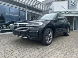 Deep black perl. Gebraucht 2021 VW Touareg R-line SUV | 46.980 € (Guter Preis)