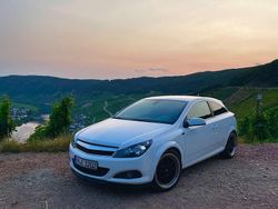 Weiß Gebraucht 2009 Opel Astra GTC Limousine | 2.690 € (Fairer Preis)