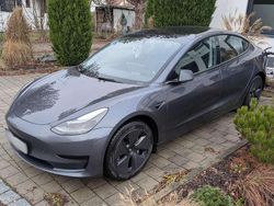 Grau Gebraucht 2022 Tesla Model 3 Standard Range Plus Limousine | 24.900 € (Guter Preis)