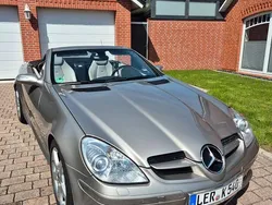 Silber Gebraucht 2005 Mercedes SLK350 AMG Cabrio | 15.900 €