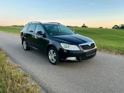 Schwarz Gebraucht 2013 Skoda Octavia Elegance Kombi | 4.990 € (Superpreis)