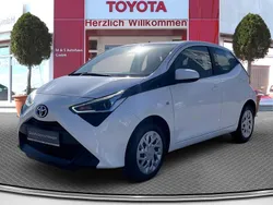 Weiß Gebraucht 2021 Toyota Aygo X-play Kleinwagen | 12.520 € (Fairer Preis)