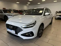 Weiß Gebraucht 2021 Hyundai i30 Trend Kombi | 16.500 € (Etwas zu teuer)