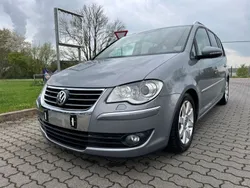 Grau Gebraucht 2010 VW Touran Highline Van / Kleinbus | 3.999 € (Superpreis)