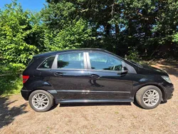 Schwarz Gebraucht 2011 Mercedes B160 Van / Kleinbus | 8.300 € (Fairer Preis)