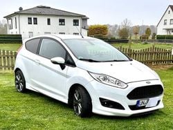 Weiß Gebraucht 2016 Ford Fiesta ST-Line Kleinwagen | 8.500 € (Etwas zu teuer)