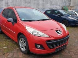 Rot Gebraucht 2011 Peugeot 207 Premium Limousine | 1.850 € (Guter Preis)