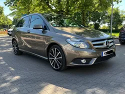 Grau Gebraucht 2013 Mercedes B180 Sport Van / Kleinbus | 9.900 € (Fairer Preis)