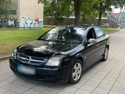 Schwarz Gebraucht 2003 Opel Vectra Limousine | 650 € (Etwas zu teuer)