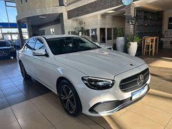 Weiß Gebraucht 2021 Mercedes E220 Avantgarde Limousine | 30.400 € (Fairer Preis)