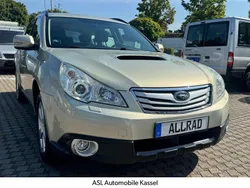 Gold Gebraucht 2010 Subaru Outback SUV | 3.999 € (Teuer)