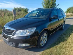Schwarz Gebraucht 2010 Skoda Octavia Kombi | 3.850 € (Teuer)