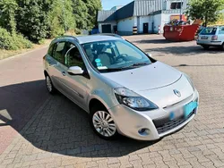 Silber Gebraucht 2009 Renault Clio GrandTour Exception Kombi | 2.650 € (Fairer Preis)
