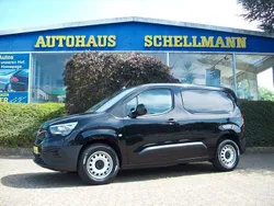 Schwarz Gebraucht 2021 Opel Combo Van / Kleinbus | 16.570 € (Fairer Preis)