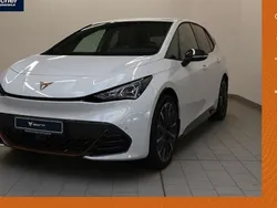 Glacial white metallic Gebraucht 2024 Cupra Born Kleinwagen | 31.980 € (Superpreis)