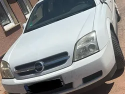 Weiß Gebraucht 2004 Opel Vectra Limousine | 1.500 €