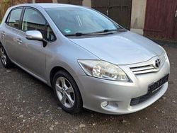 Silber Gebraucht 2011 Toyota Auris Limousine | 6.900 € (Fairer Preis)