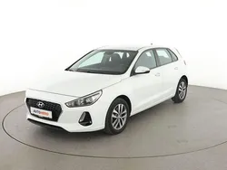 Weiß Gebraucht 2018 Hyundai i30 Trend Limousine | 12.270 € (Fairer Preis)