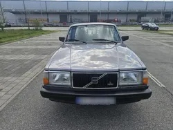 Silber Gebraucht 1990 Volvo 240 Kombi | 10.000 €
