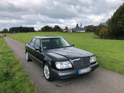 Grau Gebraucht 1995 Mercedes E220 Limousine | 5.450 €