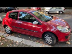 Rot Gebraucht 2006 Renault Clio II Kleinwagen | 1.750 €