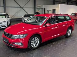 Rot Gebraucht 2023 VW Passat Business Kombi | 22.900 € (Guter Preis)