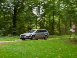 Silber Gebraucht 2001 VW Passat Kombi | 1.550 € (Fairer Preis)