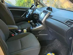 Silber Gebraucht 2017 Toyota Verso Van / Kleinbus | 17.000 €