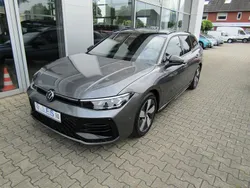 Grau Gebraucht 2024 VW Passat R-line Kombi | 43.950 € (Fairer Preis)