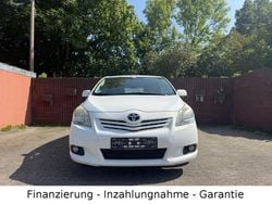 Weiß Gebraucht 2009 Toyota Verso Executive Van / Kleinbus | 2.990 € (Etwas zu teuer)