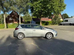 Silber Gebraucht 2016 Toyota Auris Comfort Limousine | 10.399 € (Fairer Preis)