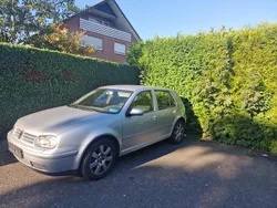 Silber Gebraucht 2003 VW Golf IV Kleinwagen | 1.500 €