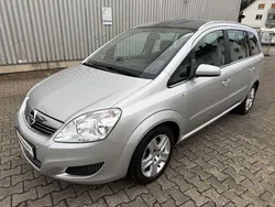 Silber Gebraucht 2009 Opel Zafira Edition Van / Kleinbus | 7.980 €