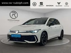 Pure white/schwarz Gebraucht 2025 VW Golf VIII Style Limousine | 35.879 € (Teuer)
