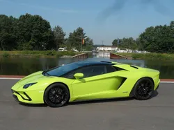 Grün Gebraucht 2020 Lamborghini Aventador Cabrio | 479.000 € (Fairer Preis)
