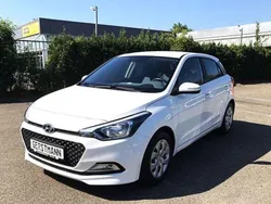 Pure white Gebraucht 2018 Hyundai i20 Classic Kleinwagen | 10.980 € (Fairer Preis)