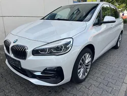 Weiß Gebraucht 2021 BMW 218 Active Tourer Luxury Line Van / Kleinbus | 19.300 € (Superpreis)