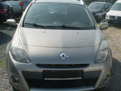 Beige Gebraucht 2011 Renault Clio II Dynamique Limousine | 2.895 € (Guter Preis)