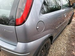 Grau Gebraucht 2006 Opel Corsa Kleinwagen | 400 €