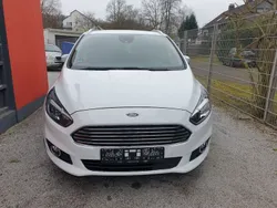 Weiß Gebraucht 2019 Ford S-MAX Titanium Van / Kleinbus | 14.850 € (Etwas zu teuer)