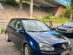 Blau Gebraucht 2004 VW Golf V Kleinwagen | 2.900 € (Fairer Preis)