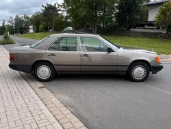 Braun Gebraucht 1989 Mercedes E200 Limousine | 8.500 €