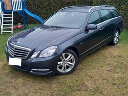Grau Gebraucht 2011 Mercedes E220 Avantgarde Limousine | 7.450 € (Superpreis)