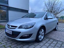 Silber Gebraucht 2015 Opel Astra Edition Limousine | 11.500 € (Etwas zu teuer)