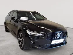 Onyx schwarzmetallic Gebraucht 2022 Volvo V60 Ultimate Kombi | 29.990 € (Etwas zu teuer)